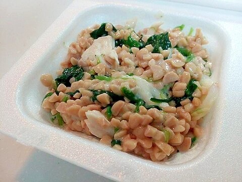 ほうれん草と白菜漬けとサラダチキンのひきわり納豆